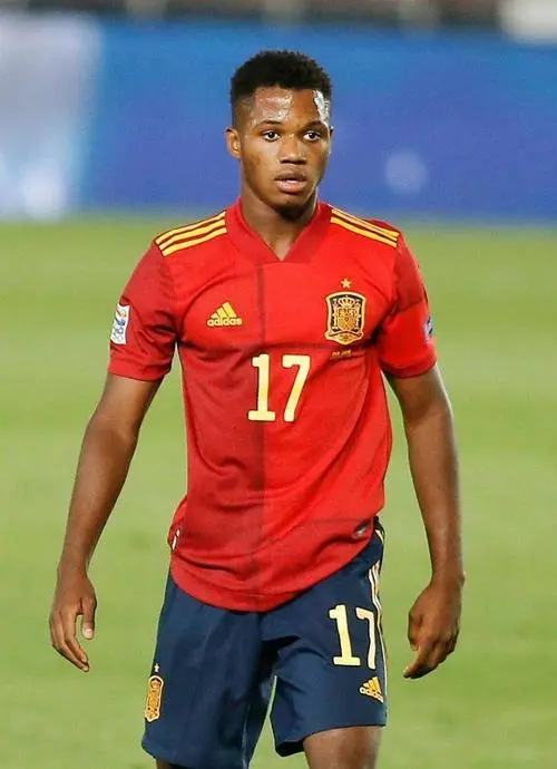 关于足球界新星崭露头角，球队再添战斗力的信息