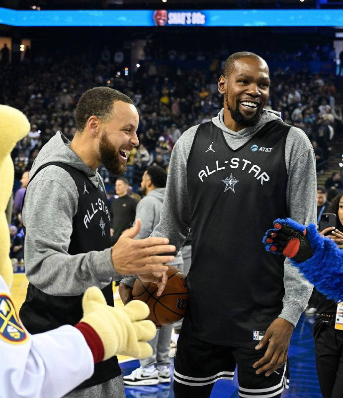 关于篮球巨星实力齐聚，竞技水平令人惊叹！的信息