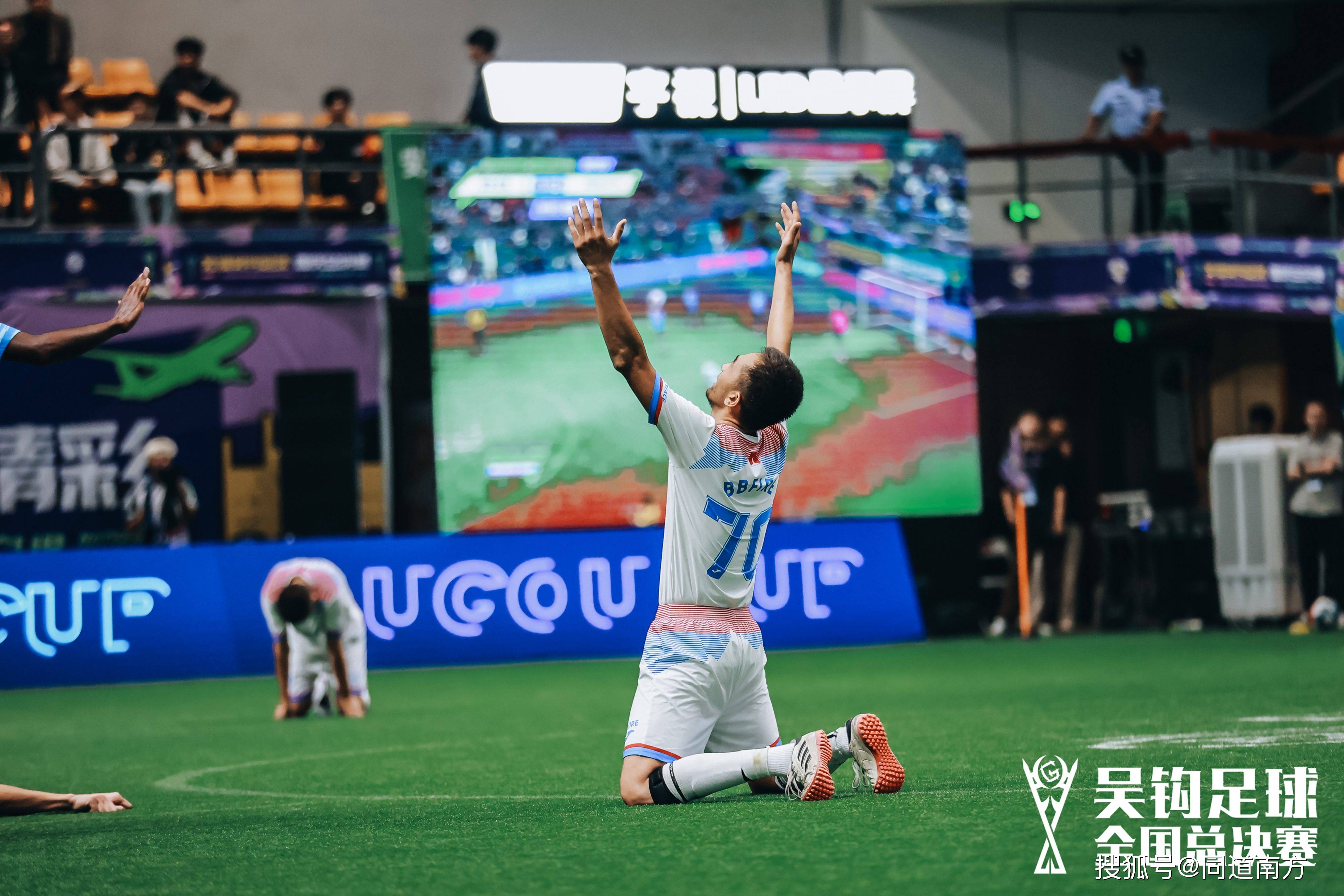 顶尖足球队伍在国内职业联赛中角逐