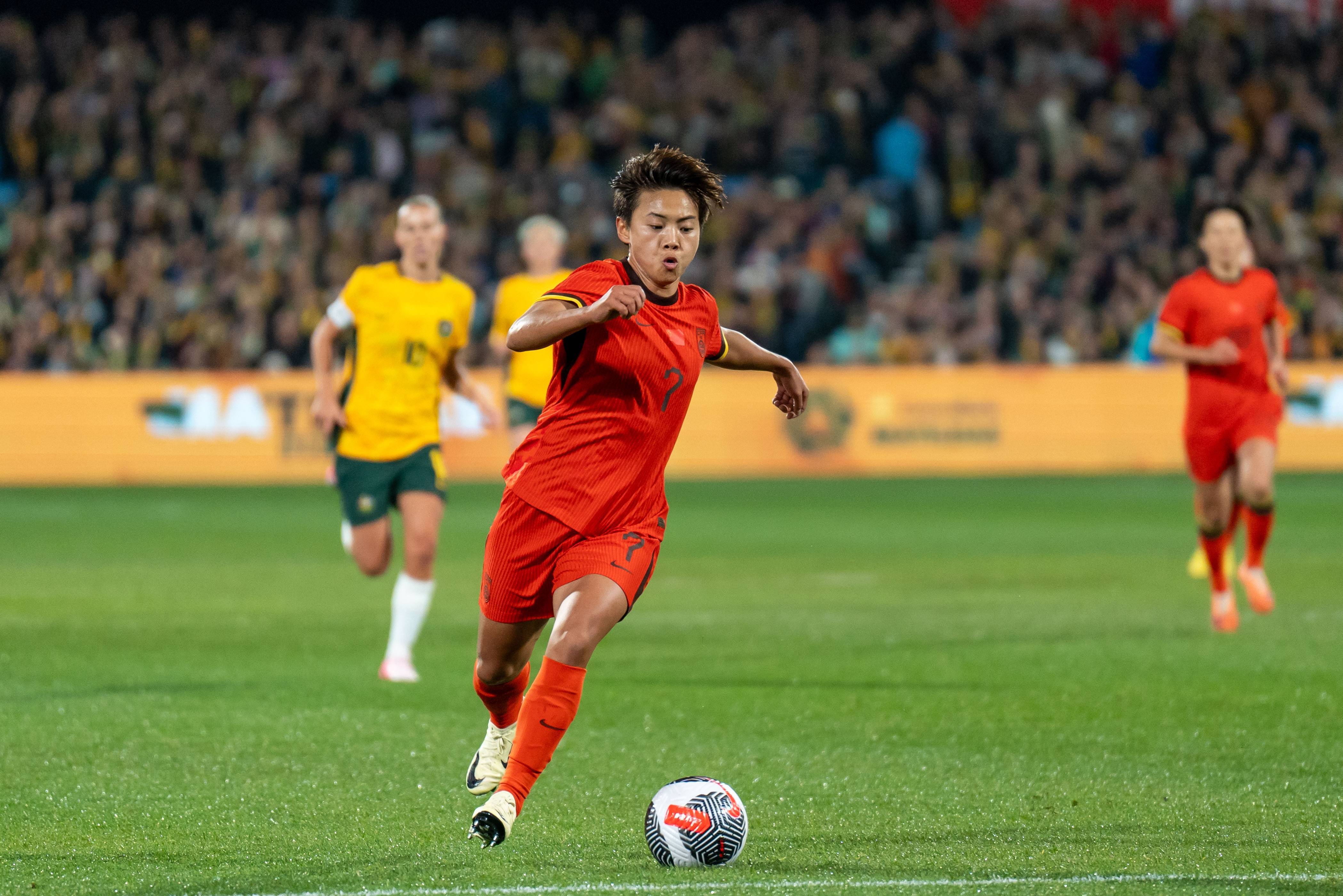 包含女足明星队员荣膺最佳射手，表现出色引关注的词条