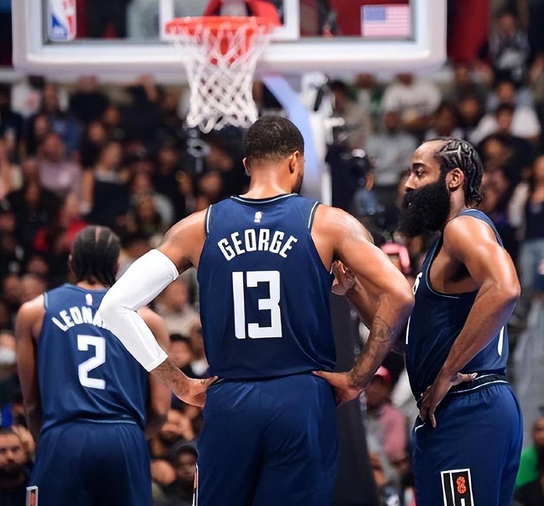 包含乔治准三双助快船逆转对手，豪取连胜的词条