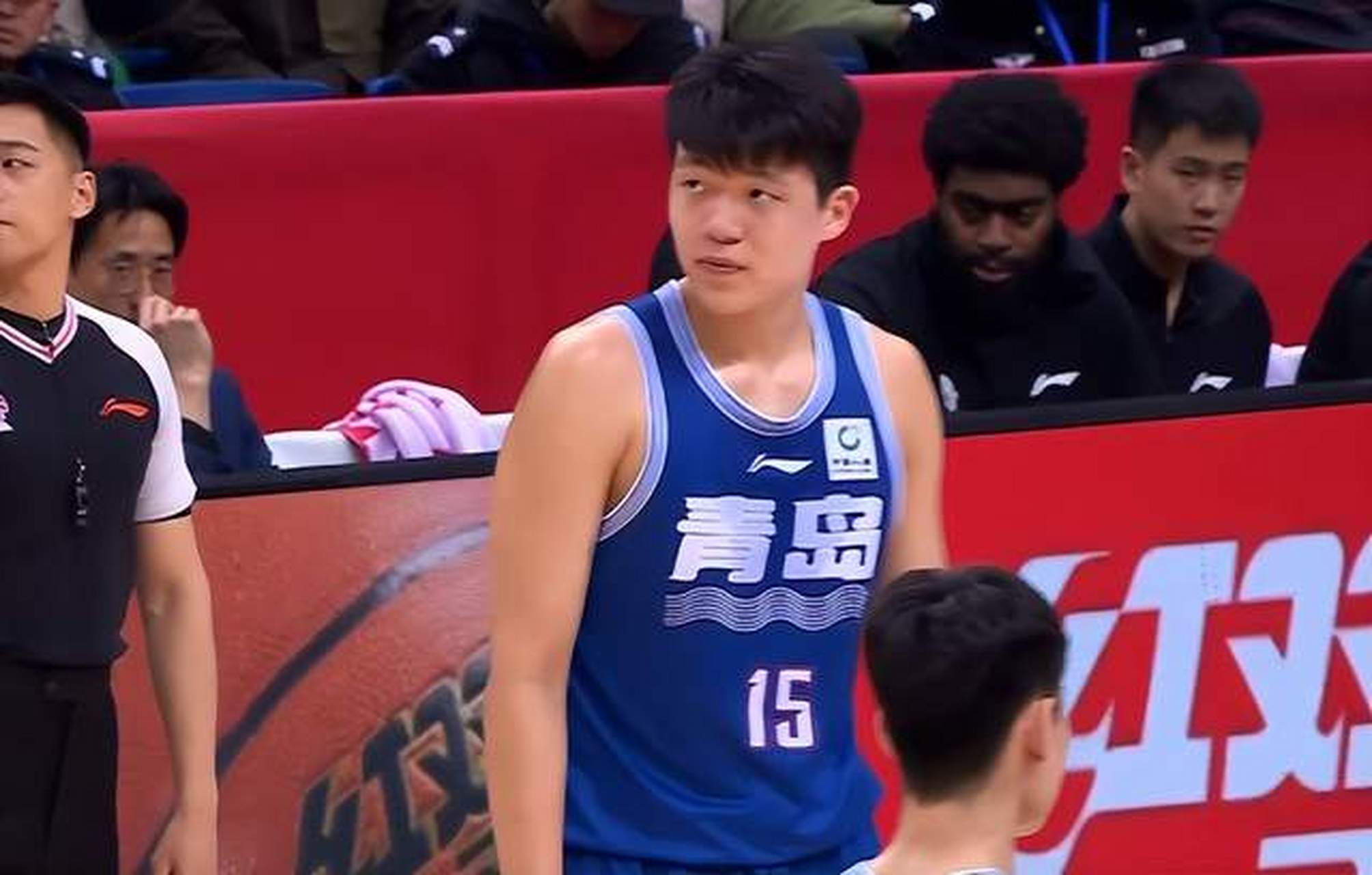 新疆男篮全队统一作战开展激烈攻守战斗的简单介绍 新疆男篮全队统一作战开展激烈攻守战斗的简单介绍