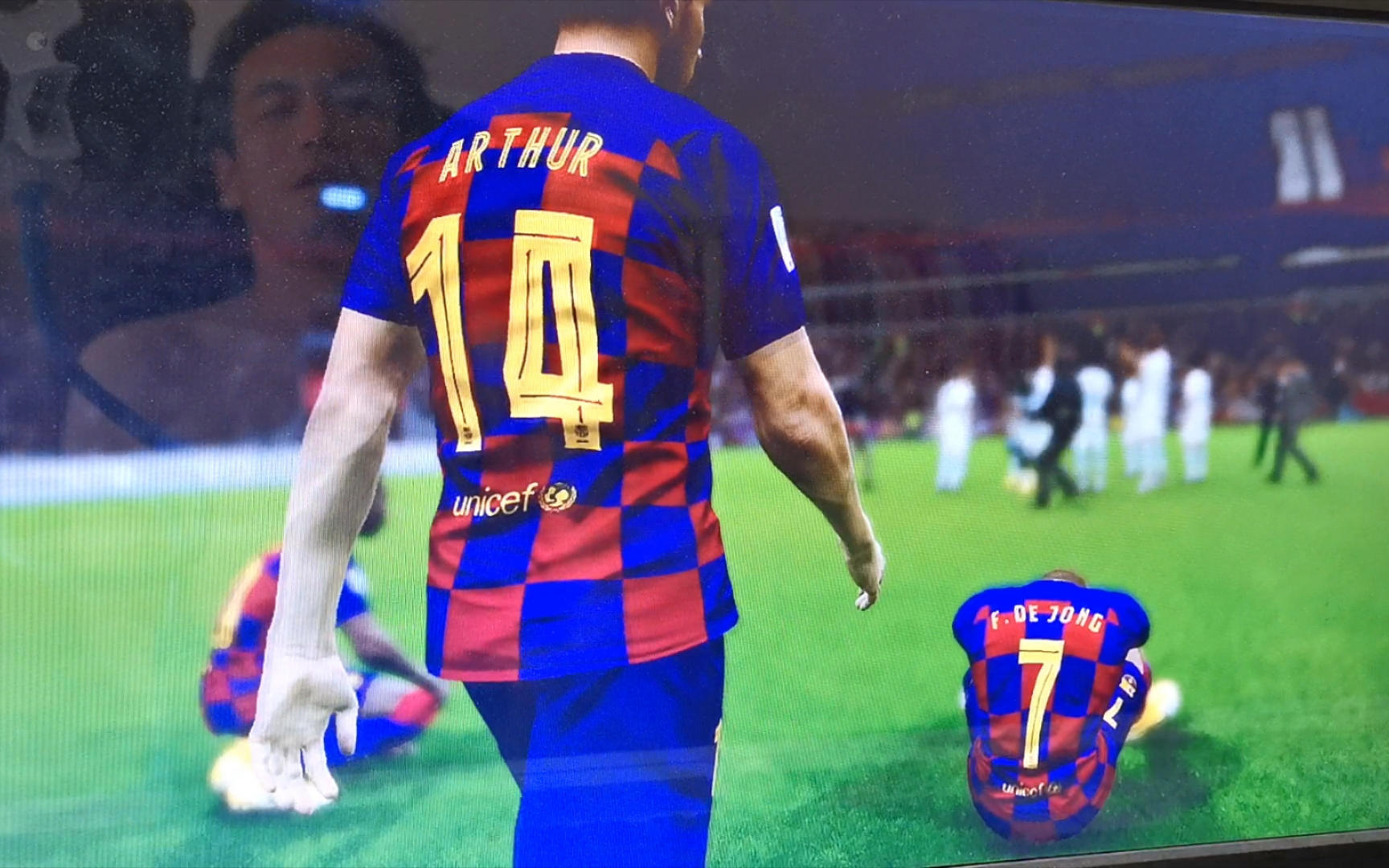 包含快讯：巴塞罗那抵达美国备战世俱杯的词条