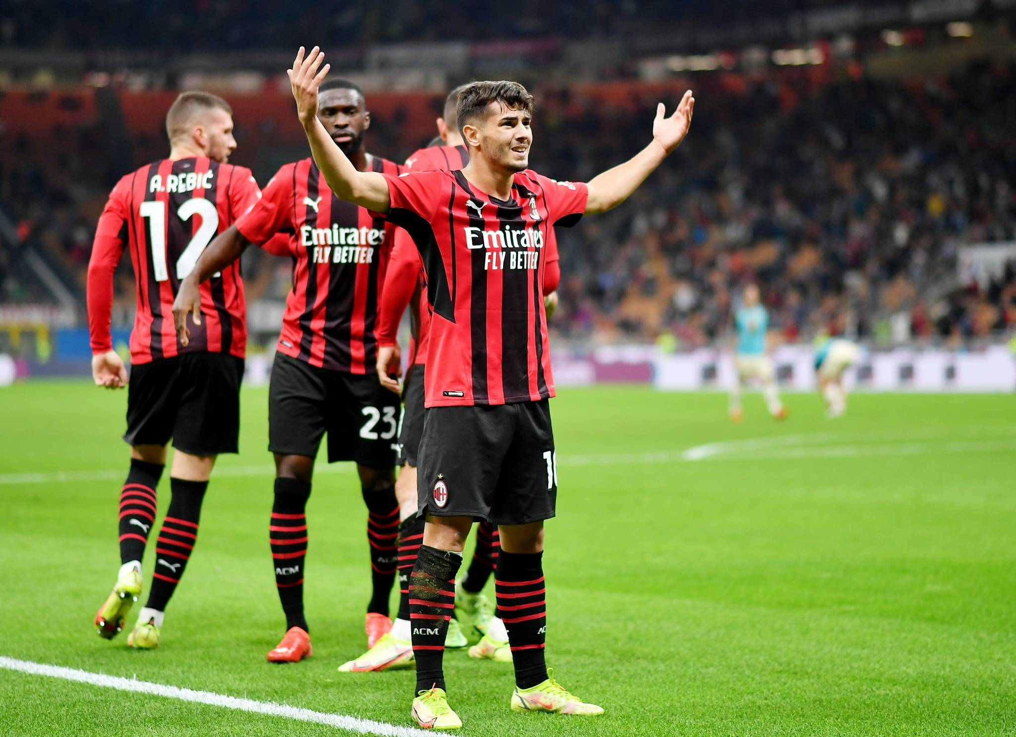 AC米兰新援表现出色取得关键进球