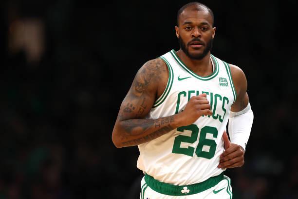 包含凯尔特人队新援展现威力，球队期待未来发展的词条