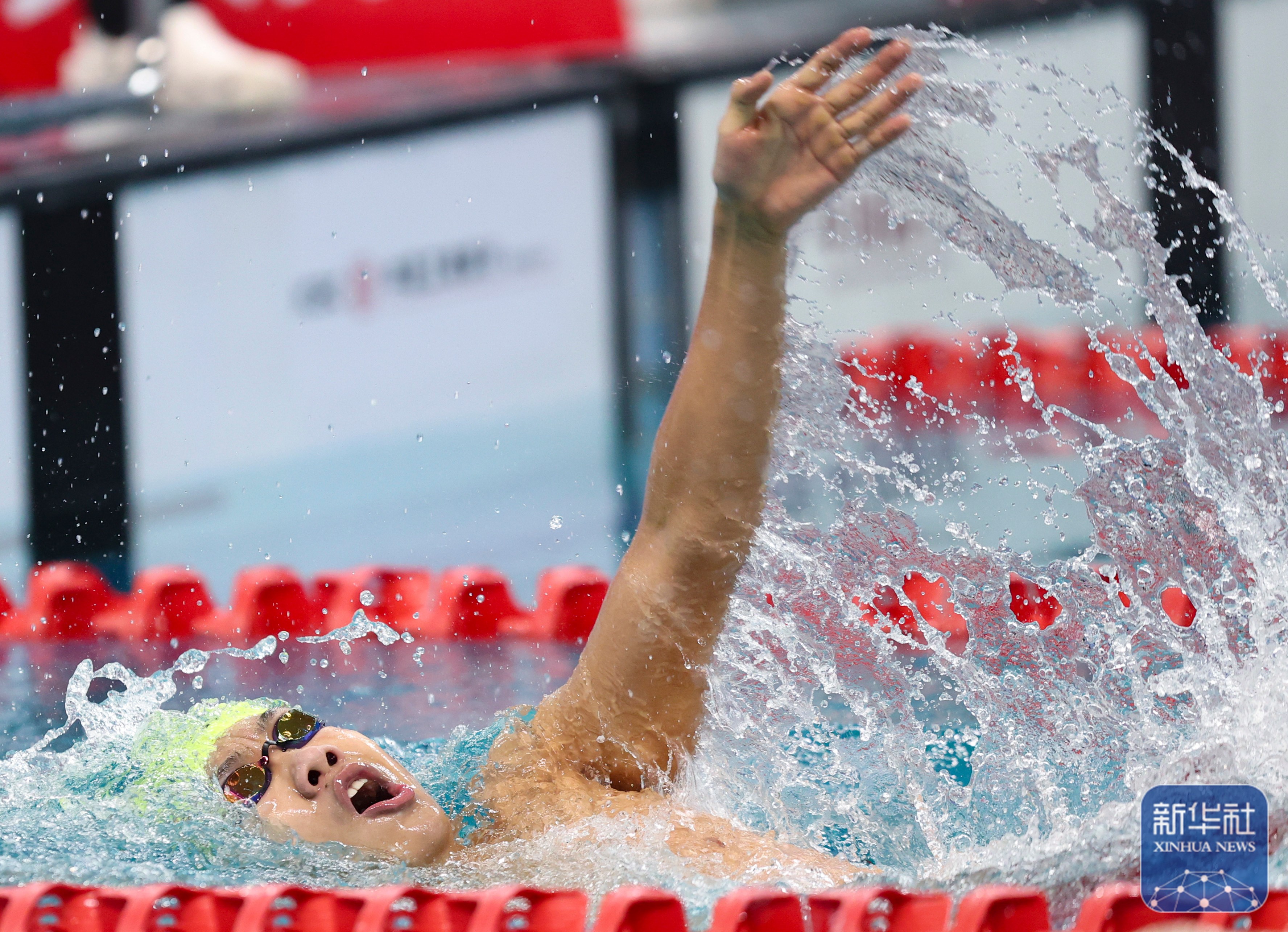 包含游泳比赛最终胜利，实力超群的词条