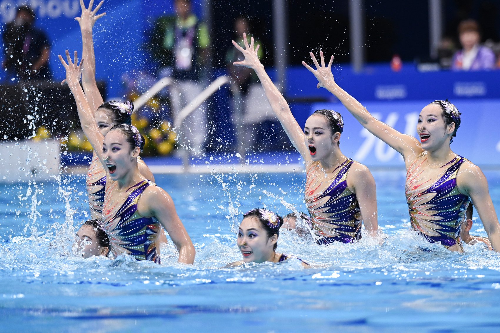 包含游泳比赛最终胜利，实力超群的词条