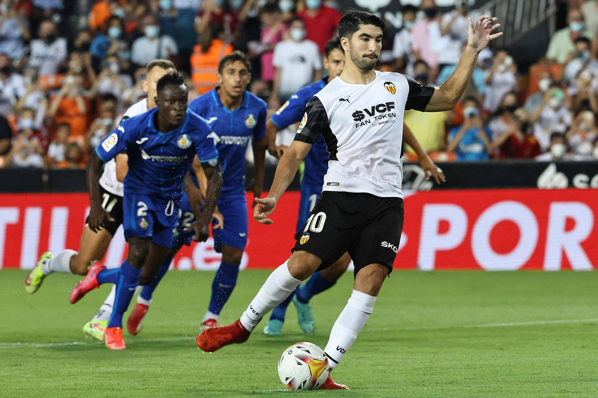 包含滚滚前行的瓦伦西亚，欧冠赛场势不可挡的词条