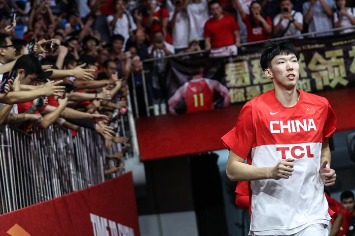 包含东京篮球职业赛事举办联赛启动备战迎接赛事的词条
