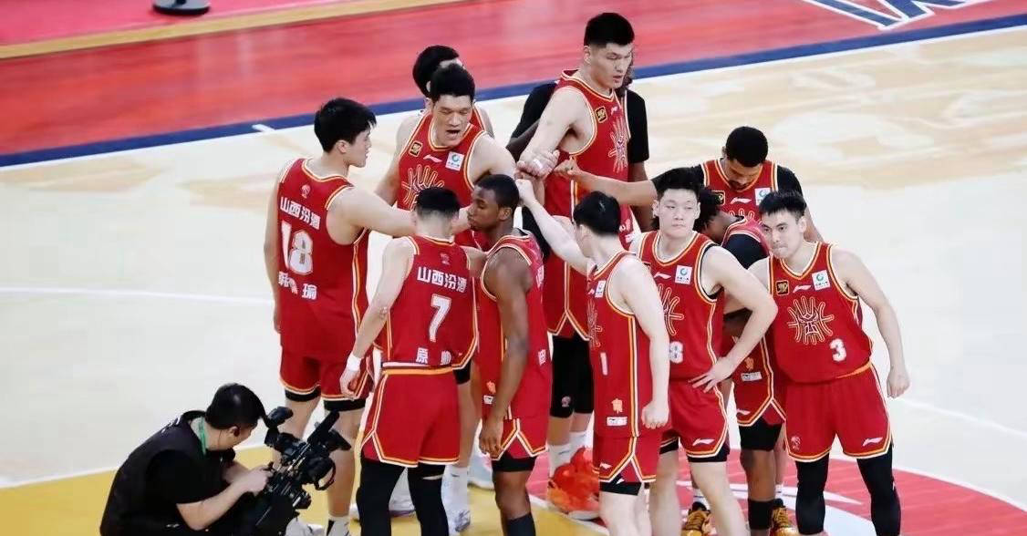 关于球队高层调整战略，力争再次夺冠的信息