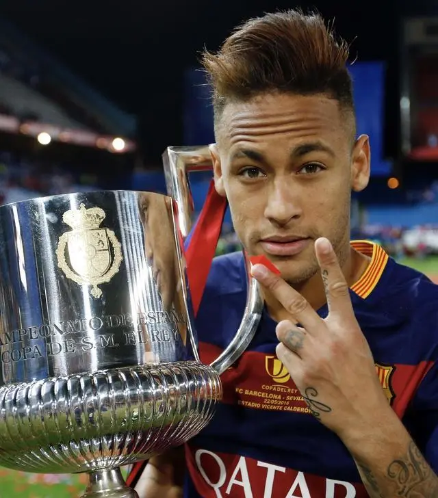 那不勒斯逆转AC米兰，内马尔关键制胜的简单介绍