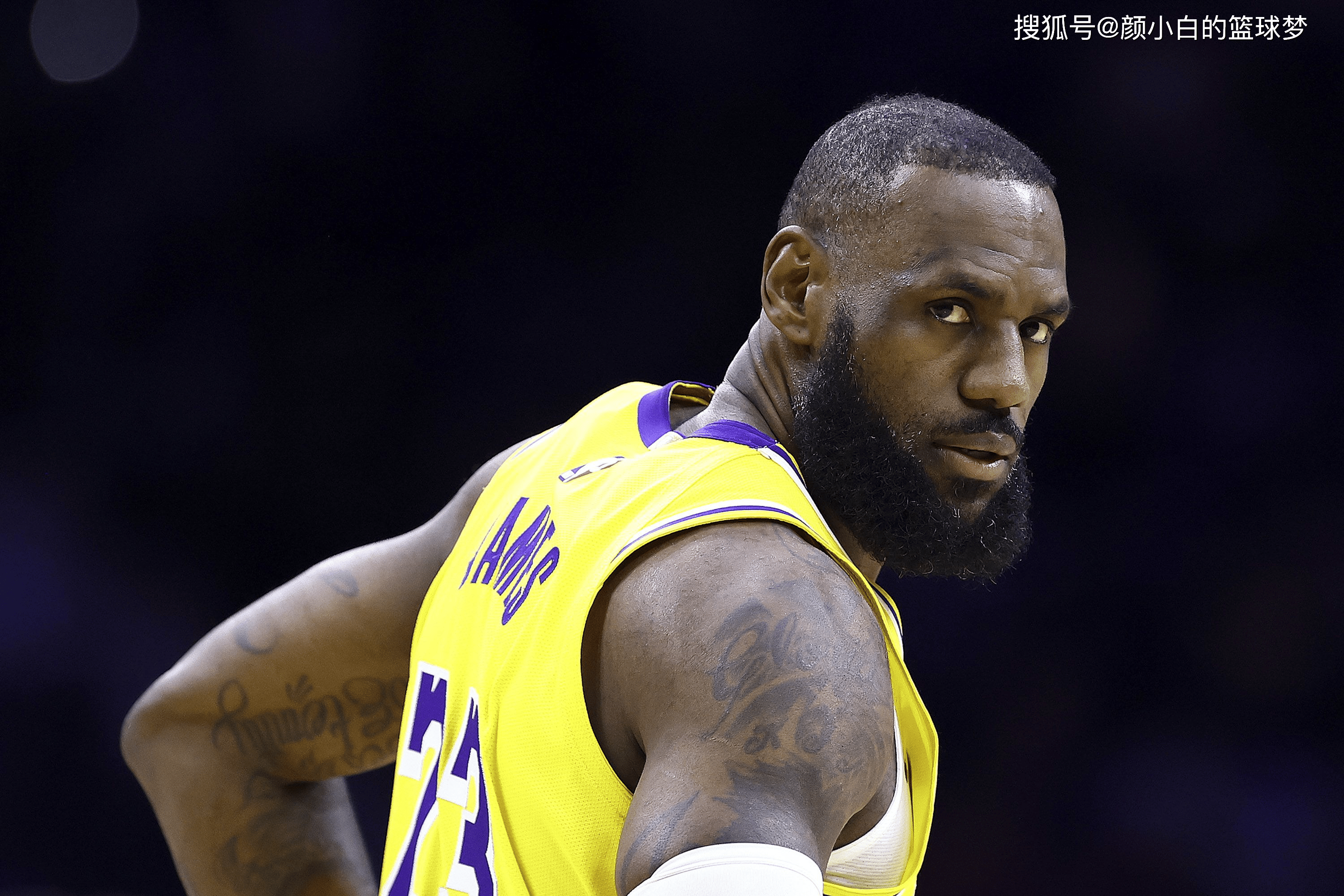 包含湖人完胜国王，詹皇再现超神表现的词条