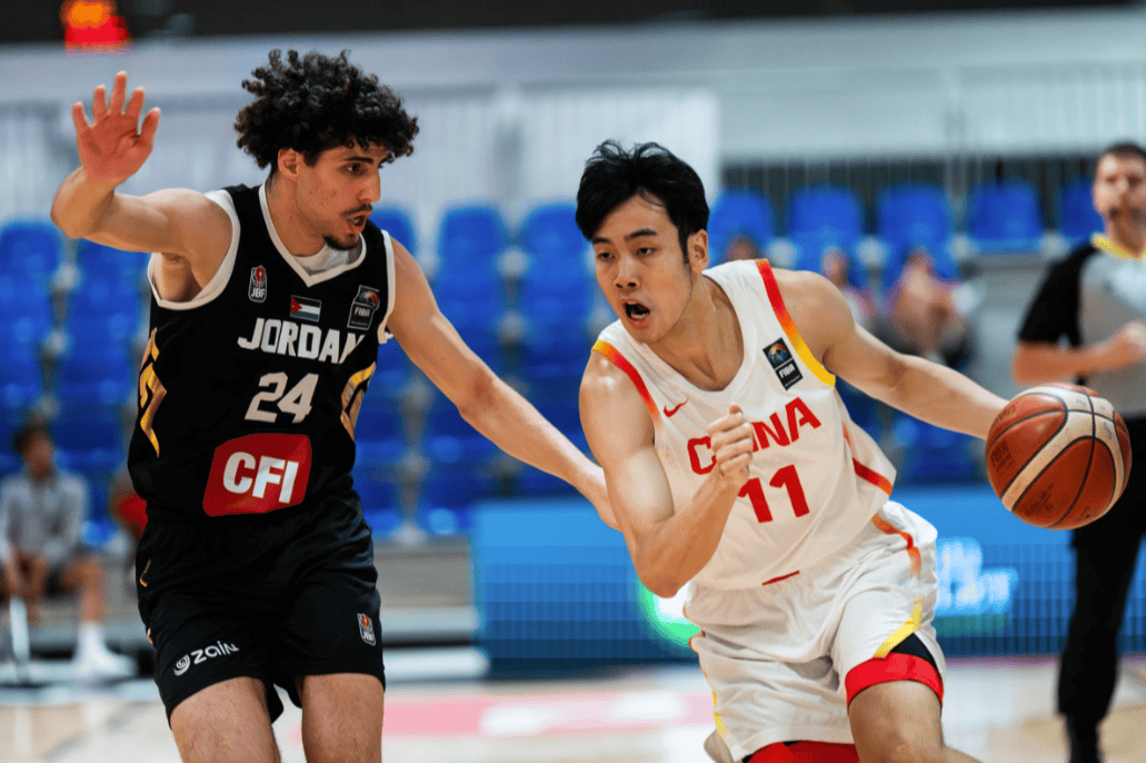 关于中国男篮强势日本男篮，丹尼·格林送出助攻的信息