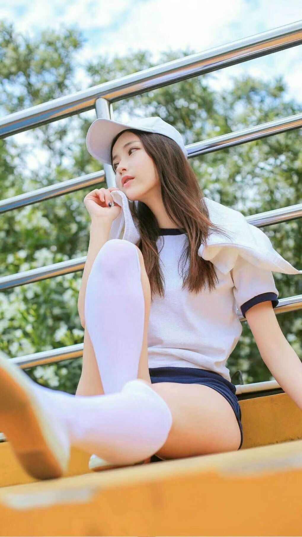 湖人铁壁冲垮广东防线，哈登关键先生降临东方赛场